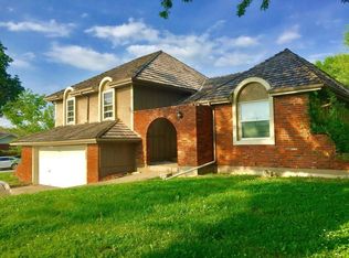 309 SE Melody Ln, Lees Summit, MO 64063