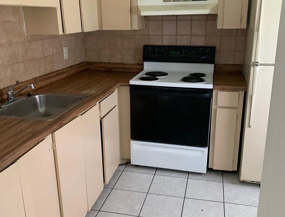 2nd image of 11928 Alafaya Woods Ct