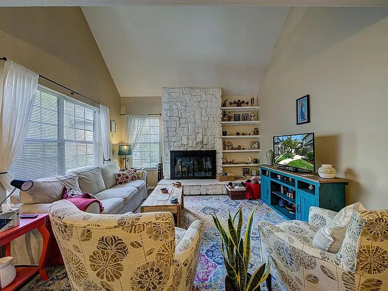 434 Cobblestone Dr — Photo 4
