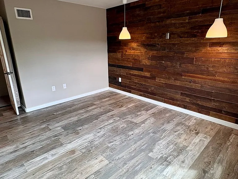 283 Tyler Ave — Photo 17