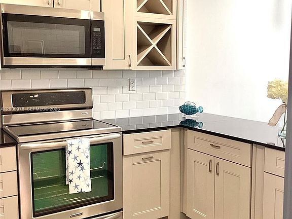 5th image of 8900 Washington Blvd #Penthouse 2a