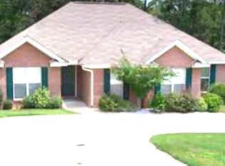 218 Hummingbird Dr, Deatsville, AL 36022