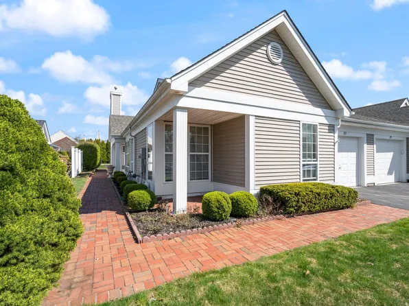 237 Glen Drive, Ridge, NY 11961