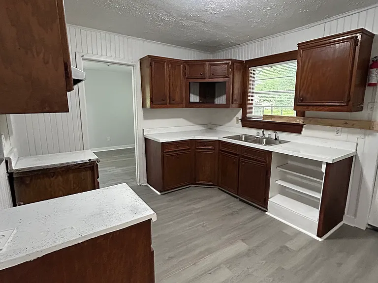 379 Dellwood Dr — Photo 7