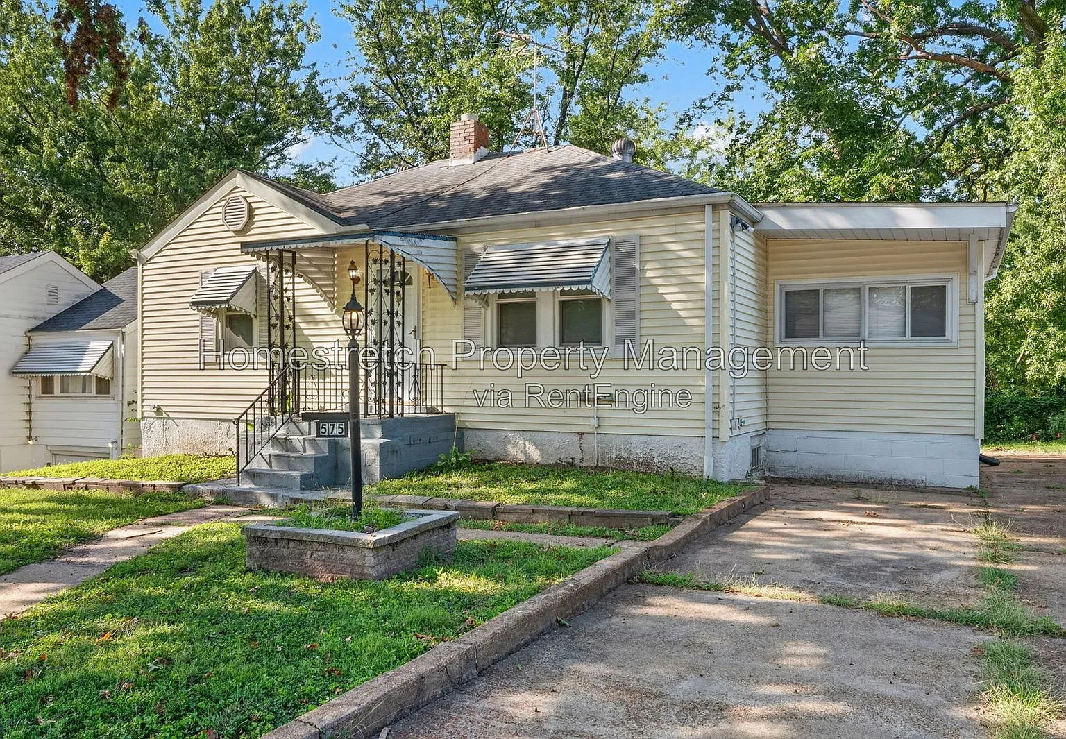2 bed, 1.0 bath, 834 sqft, $1,100 — Photo 1