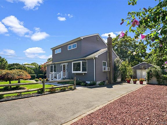 3rd image of 70 Fanning Avenue