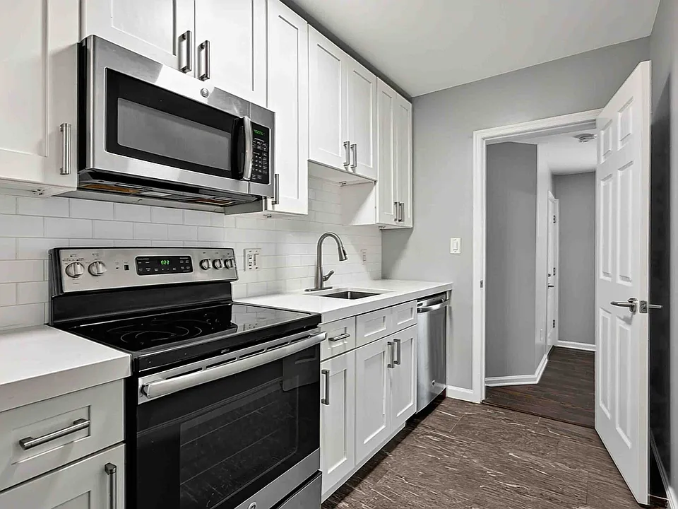 257 Newcomb St SE #2