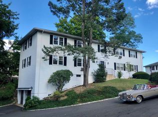 49 Valley Rd APT C3, Greenwich, CT 06807