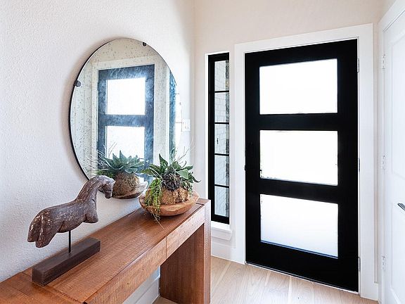 2nd image of 830 Aspen Blfs
