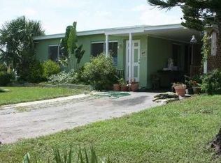 301 Tulip Tree Dr, Lake Worth, FL 33462