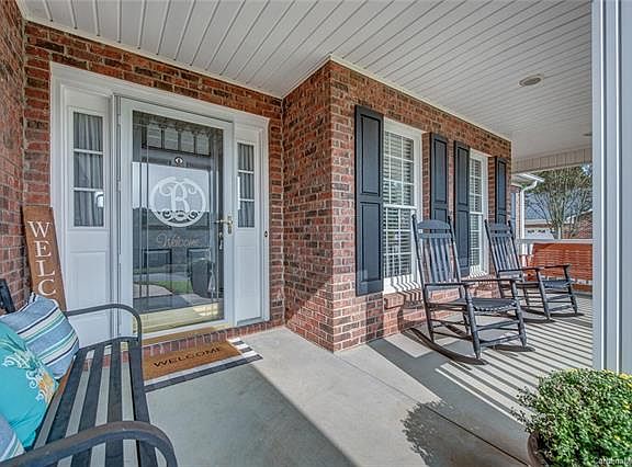 3rd image of 2411 Glenridge Dr