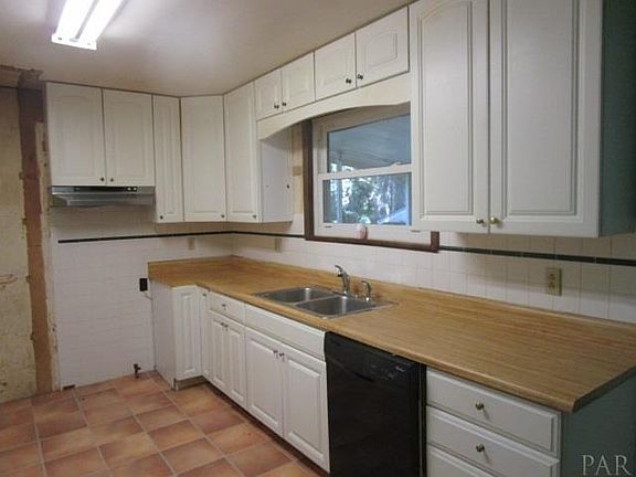 5th image of 802 N 65th Ave