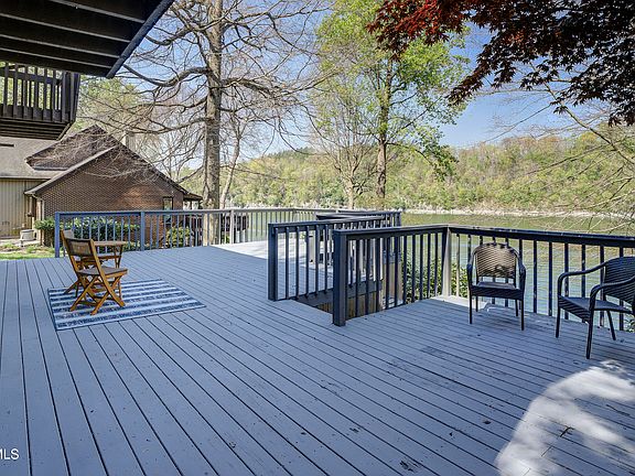 3rd image of 760 Lake Point Dr