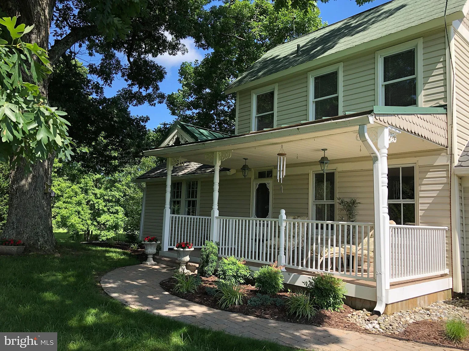 5570 Laurie Pl photo 1