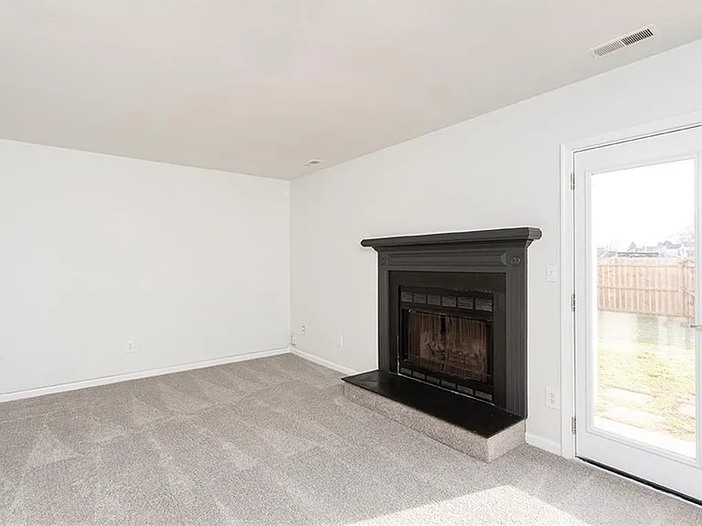 640 Aubrey Dr — Photo 5