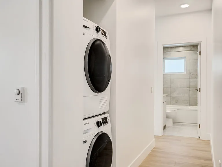 1124 Vancouver St — Photo 11