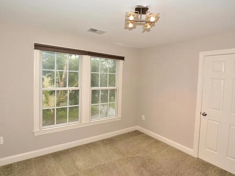103 Washington Square Ct — Photo 10