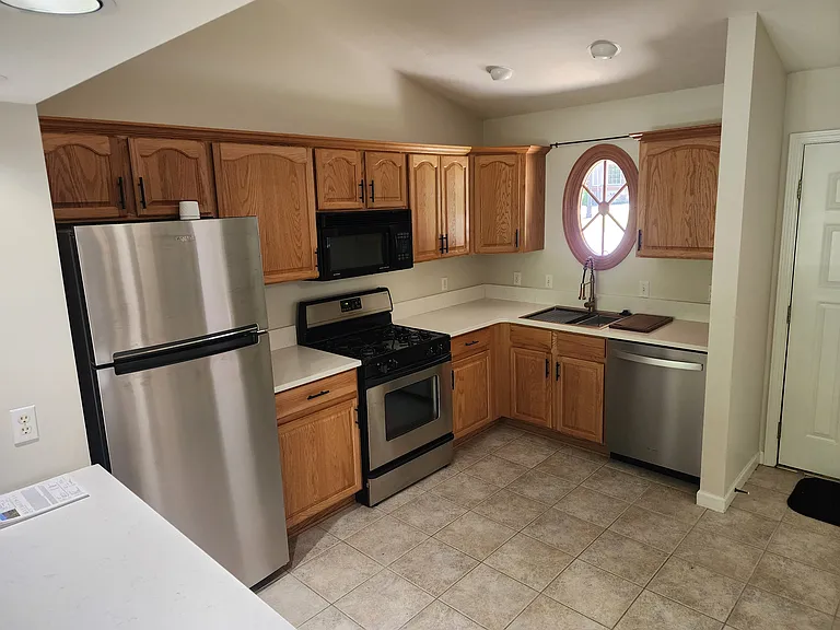 815 Village Dr — Photo 7