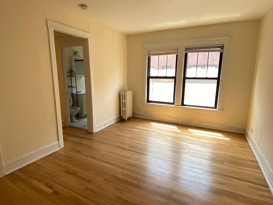 1st image of 514 1/2 W Cornelia Ave #203