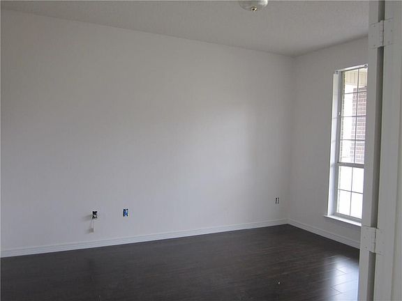 3rd image of 3220 W Townshend St