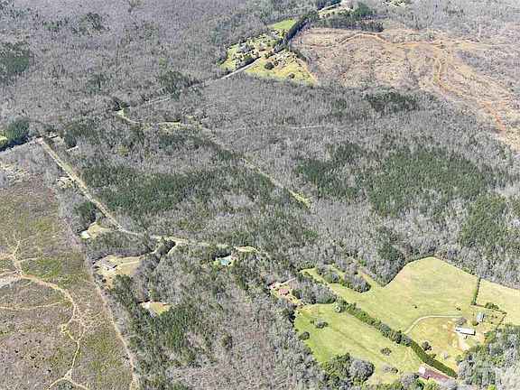 3rd image of 400 Horse Haven Ln