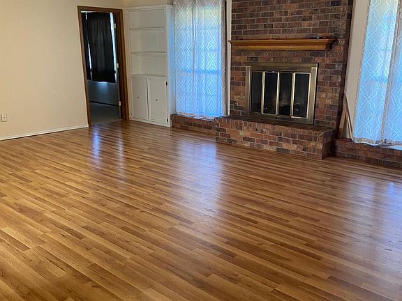 4th image of 1004 Mimosa Ave