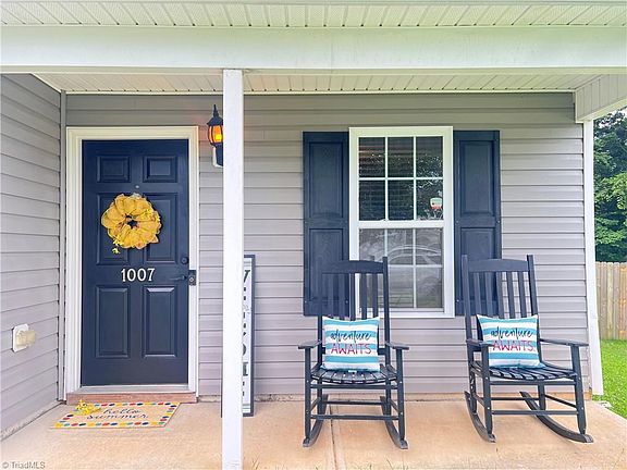 2nd image of 1007 Meadow Oak Dr