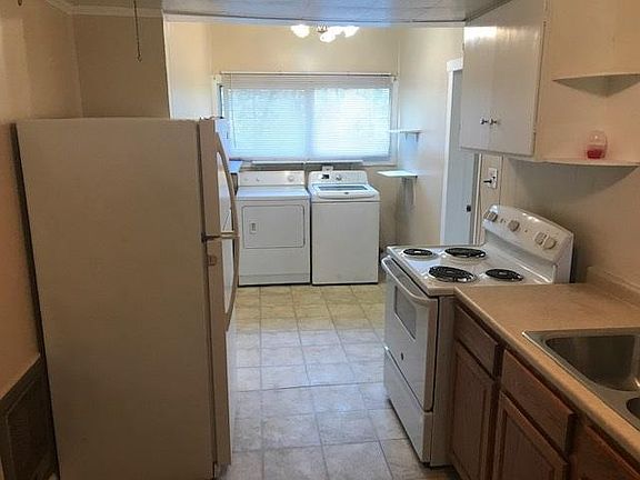 3rd image of 714 Sunset Dr
