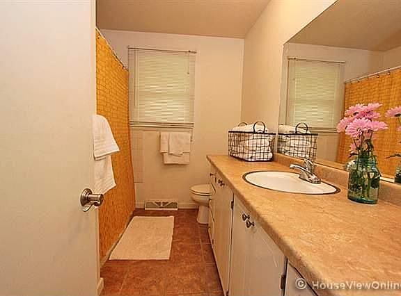 5th image of 213 Barberry St
