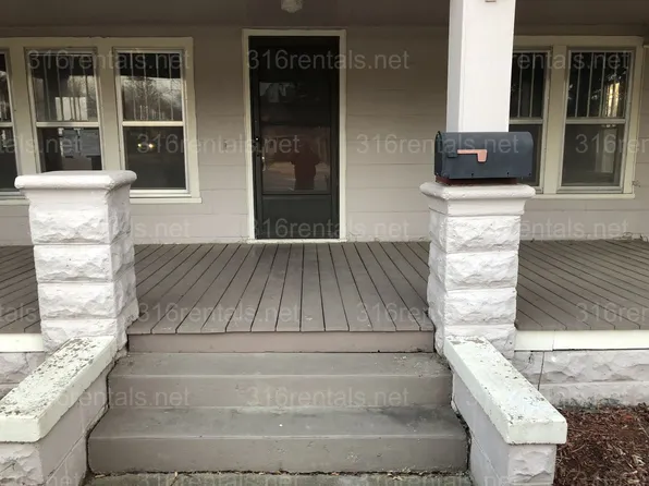 521 E Broadway St, Newton, KS 67114