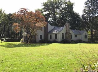 1 Summit Rd, Port Washington, NY 11050