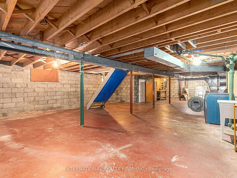 323 Lanark Ave N — Photo 22