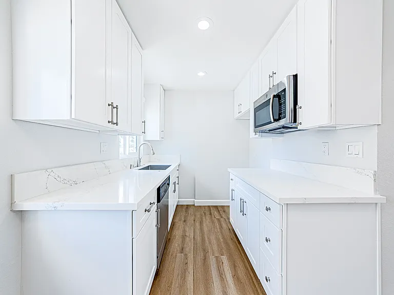2400 W Commonwealth Ave #C — Photo 7