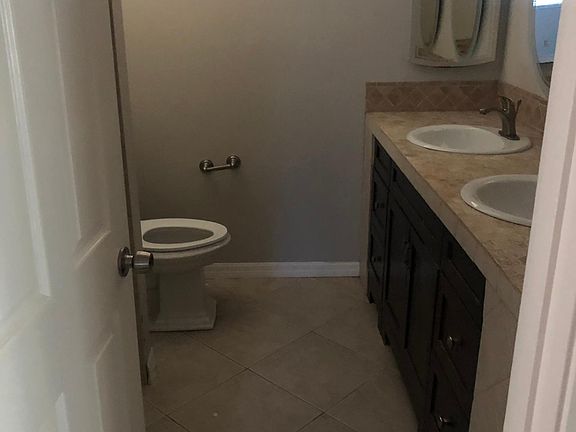 5th image of 9585 Benavente St