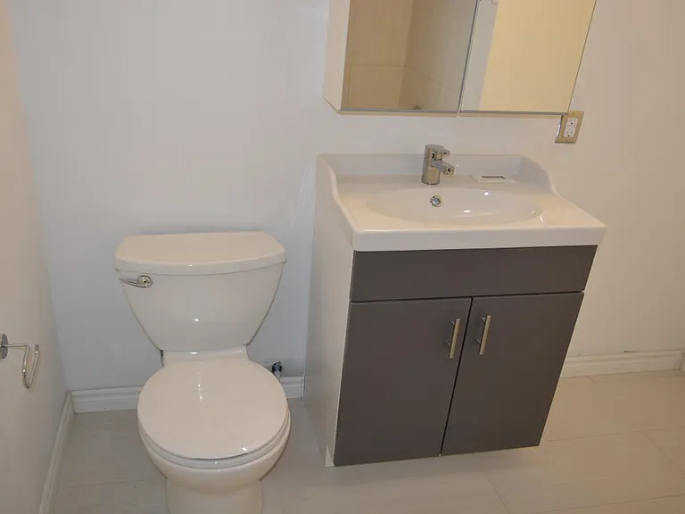 570 King St W — Photo 9