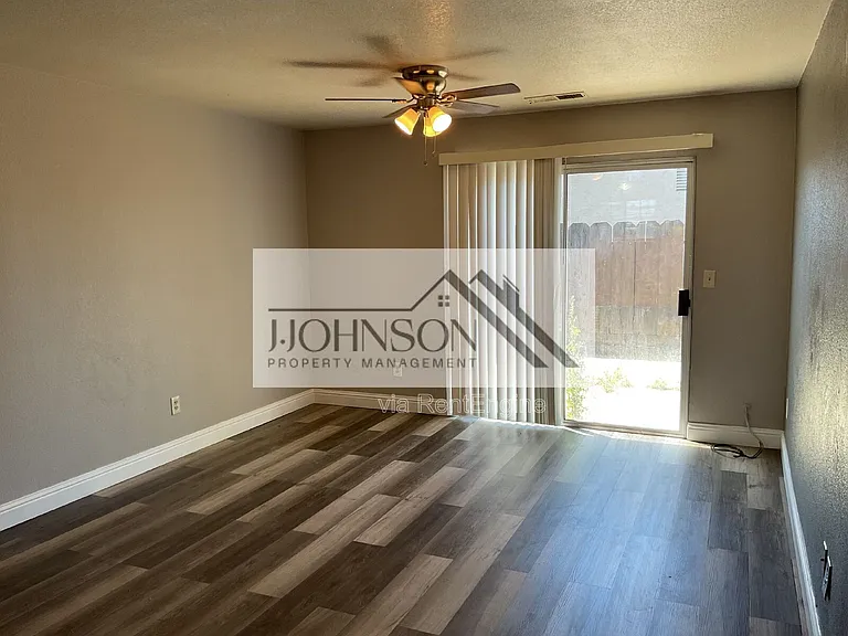 218 W Alameda St — Photo 3