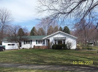 2 Hillswood Rd, Rochester, NY 14624