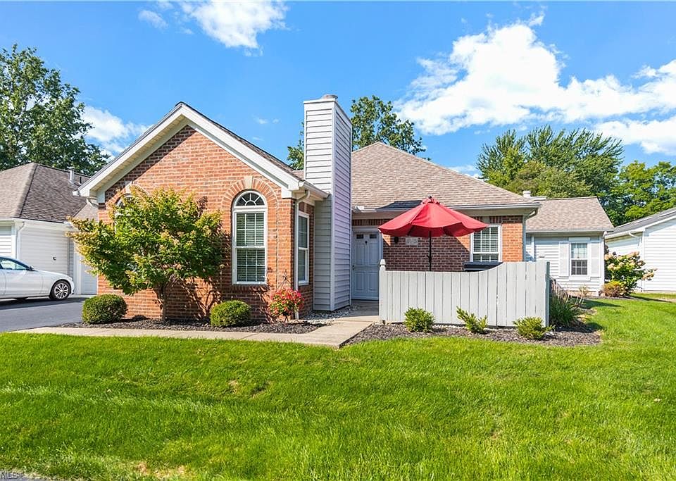 1st image of 41 Stratford Green Dr