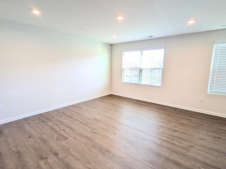 289 Hamilton Ln — Photo 4