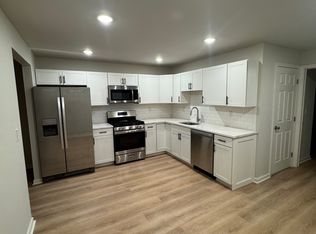 11 Rapa Dr #1, Selkirk, NY 12158