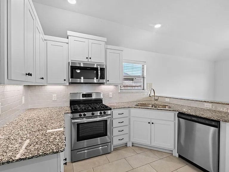 4304 W Newton Ave — Photo 12