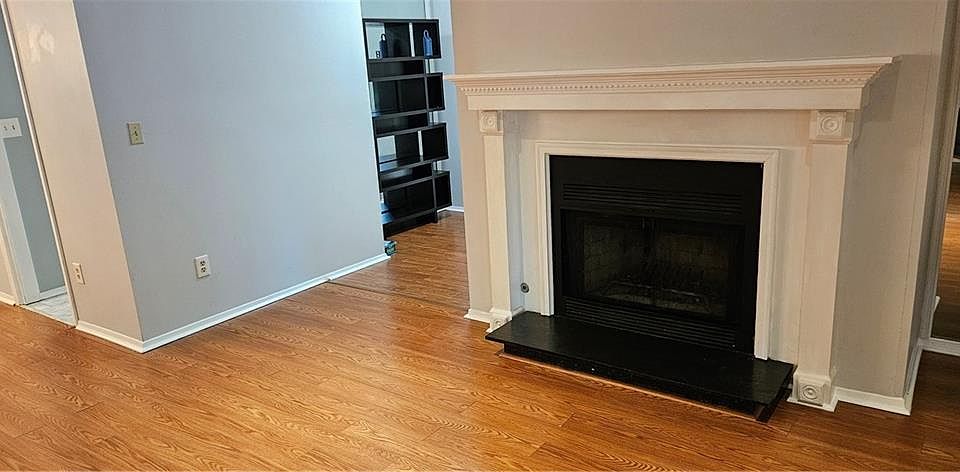 2nd image of 207 Cumberland Ct SE #207