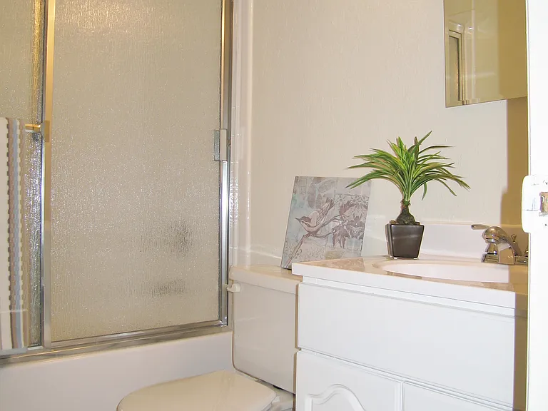 Coronado Apartments — Photo 23