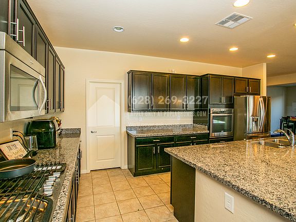 2nd image of 968 Whitworth Ave #968
