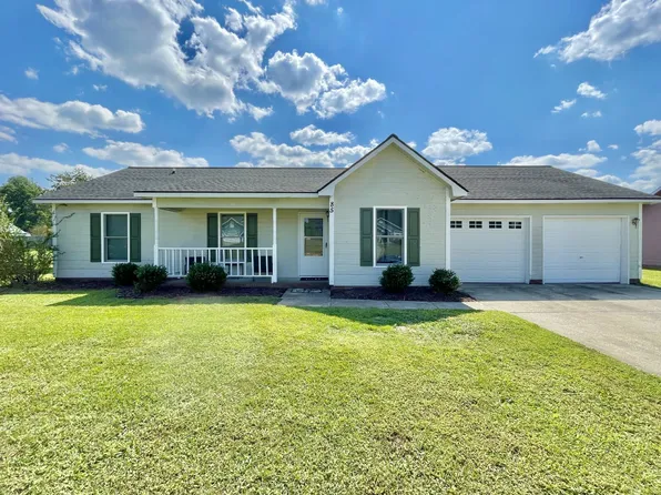 85 Woodwind Dr, Spring Lake, NC 28390