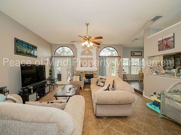 3rd image of 3218 Tree Grove Dr