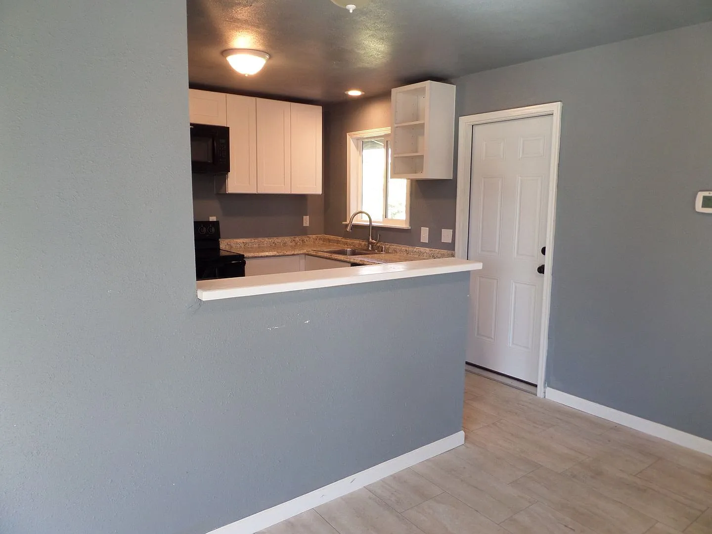 Super Cute & Updated 3 Bedroom House For Rent In Auburn! — Photo 4