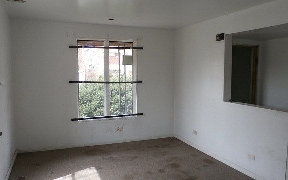 4th image of 14619 Loomis Ave