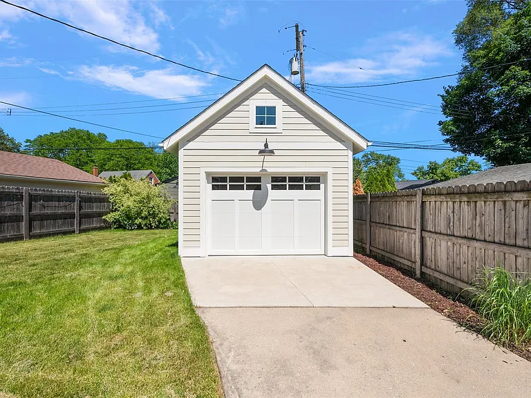 4420 Elmwood Ave — Photo 24