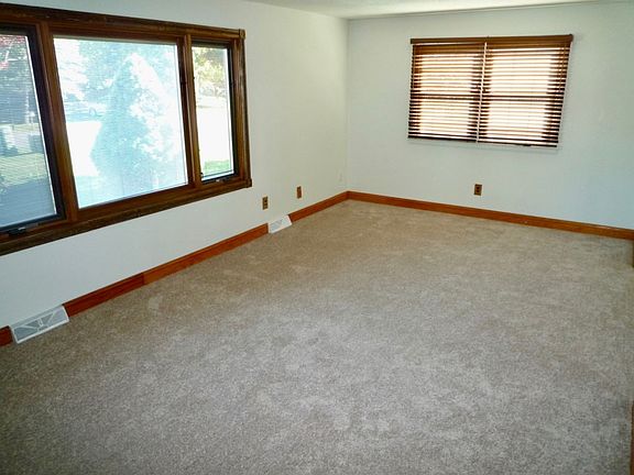 4th image of 15 Rawlings Dr